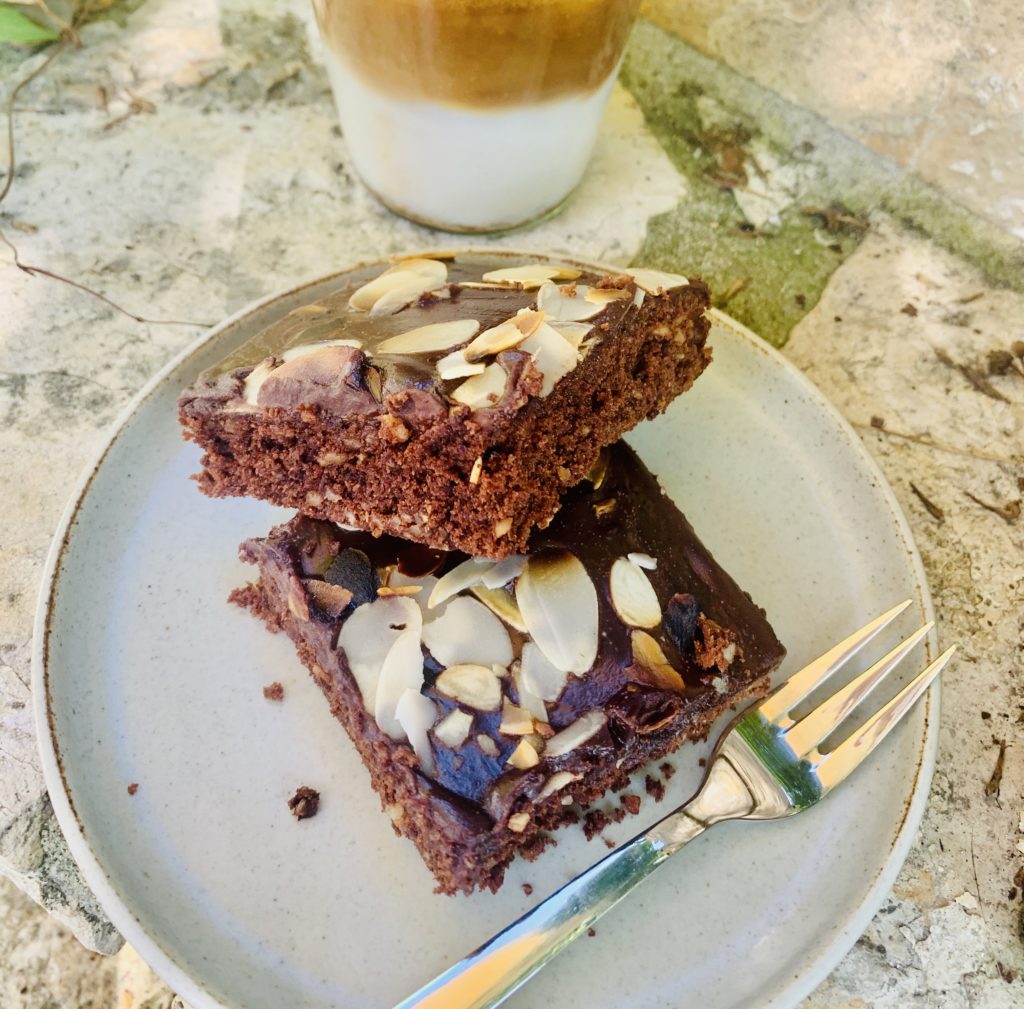 Schneller, veganer Schokoladen-Nuss-Blechkuchen – M A R Y D I S H E S
